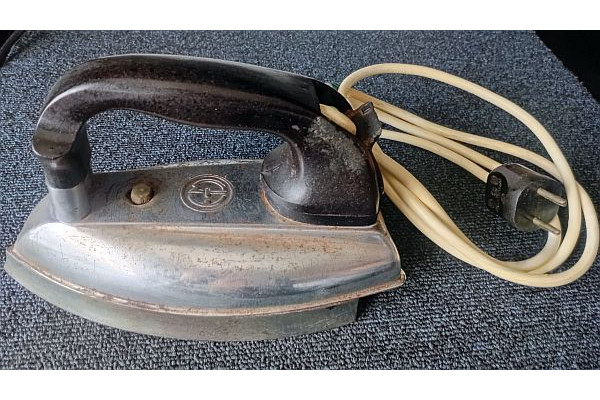 Fier de calcat Electromures FC 1958, 450W, din perioada comunista, Vintage