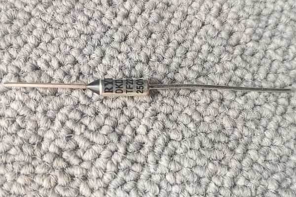 Siguranta Termica 250V 10A / Temperatura operare 216/228°C, Noua