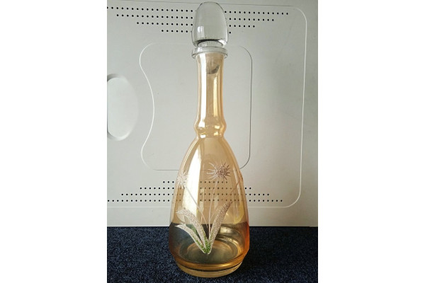 Sticla pentru tarie (tuica, visinata), cu dop masiv, din perioada comunista, Vintage