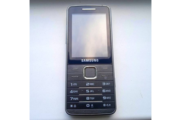 Telefon Samsung GT-S5611 clasic cu butoane Vodafone (Telefon Second Hand)
